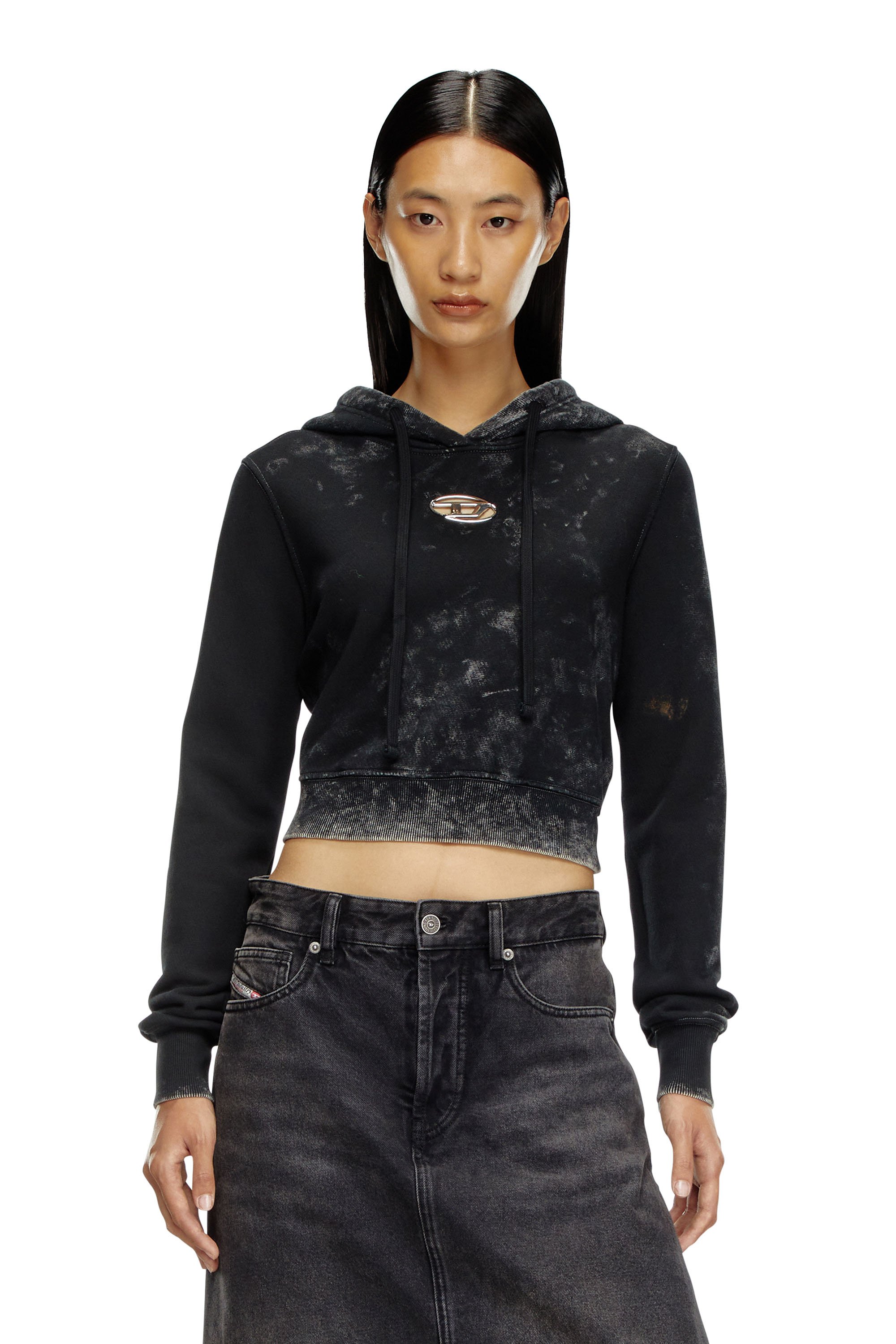 Diesel - F-SLIMMY-HOOD-P5, Sudadera recortada desteñida con capucha y logotipo de metal Mujer in Negro - 1