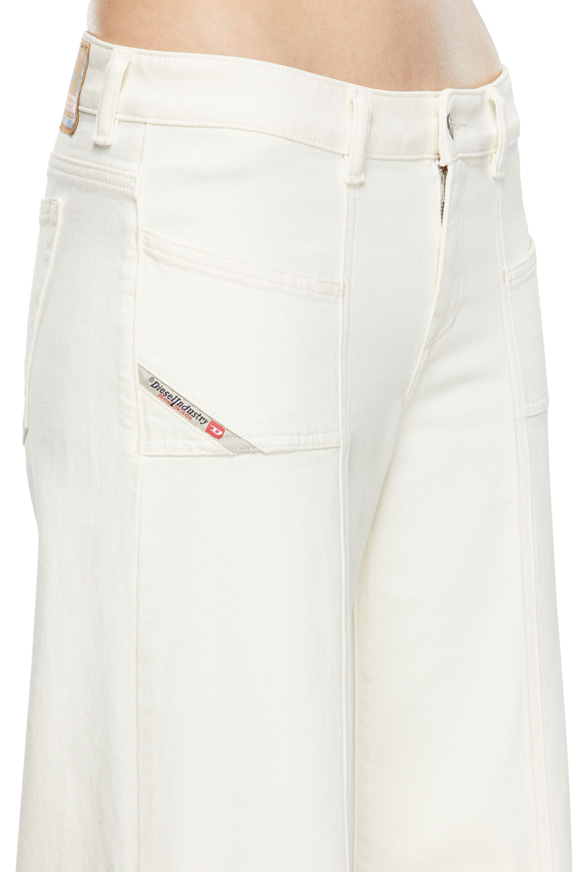 Diesel - Flare Jeans D-Akii 09J68 Mujer, Blanco - 5