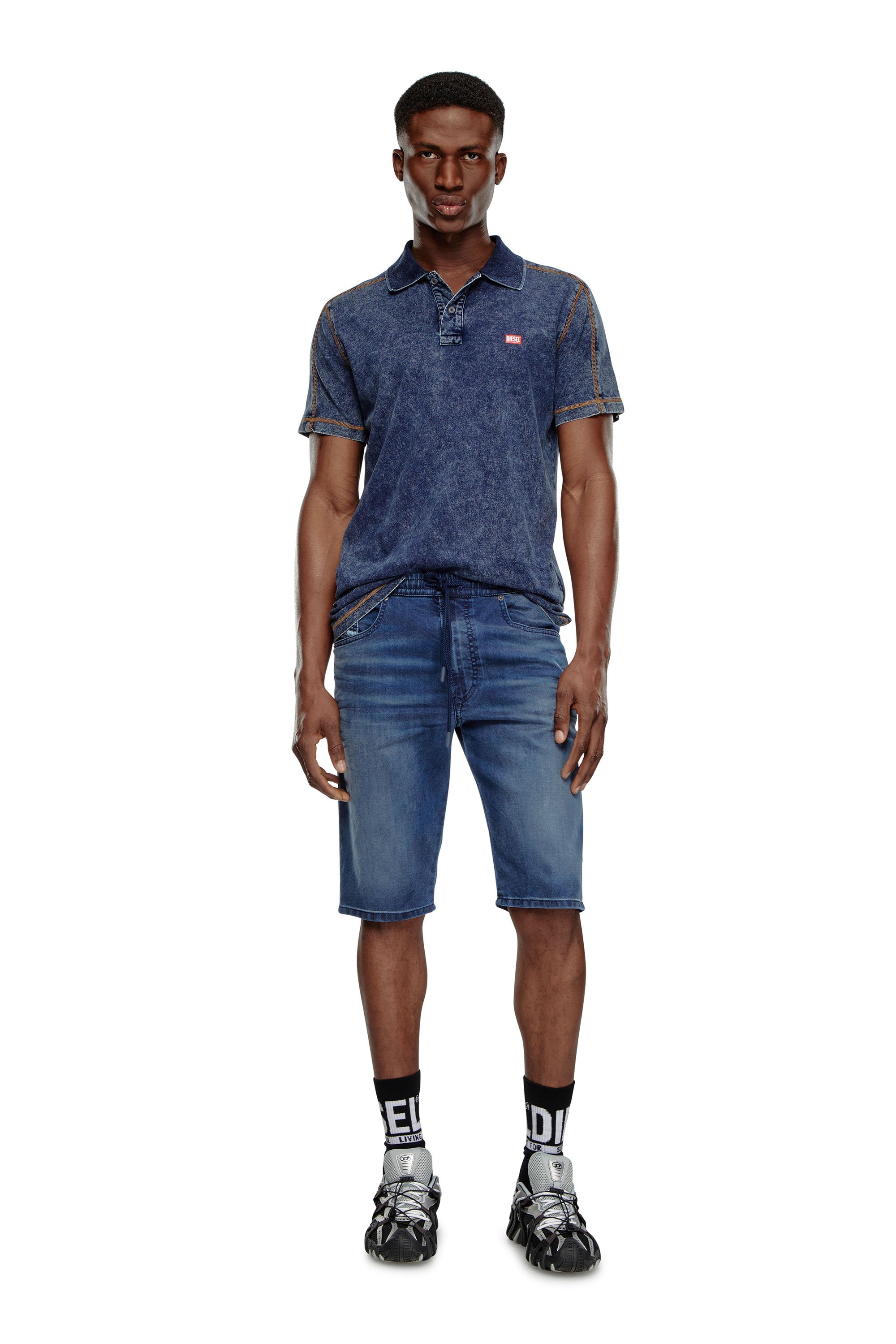 Diesel - 2033 D-KROOLEY-SHORT JOGG, Pantalones cortos chinos en JoggJeans Hombre in Azul marino - 4