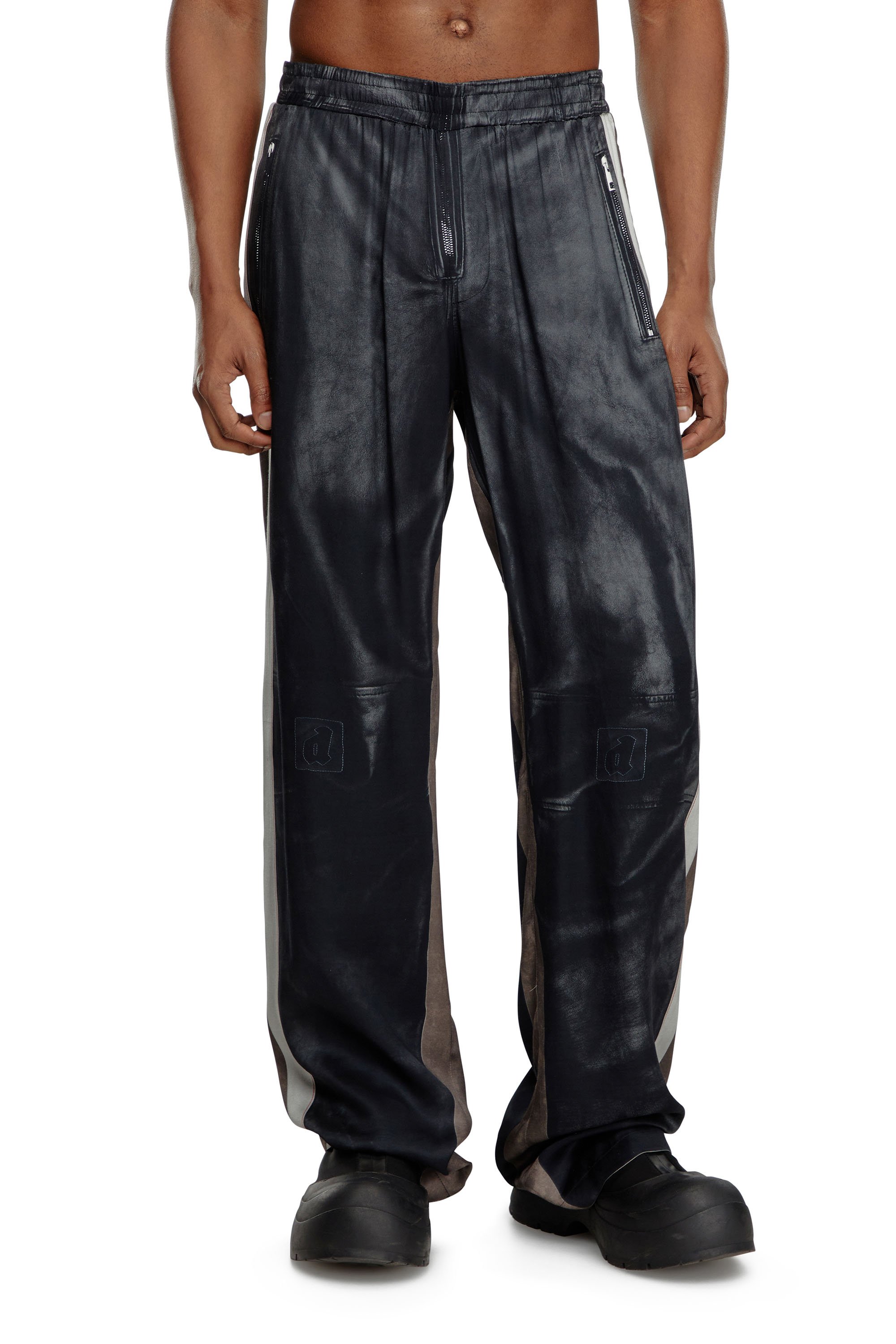 Diesel - P-AFTER, Pantalones de viscosa con estampado efecto cuero Hombre in Negro - 1