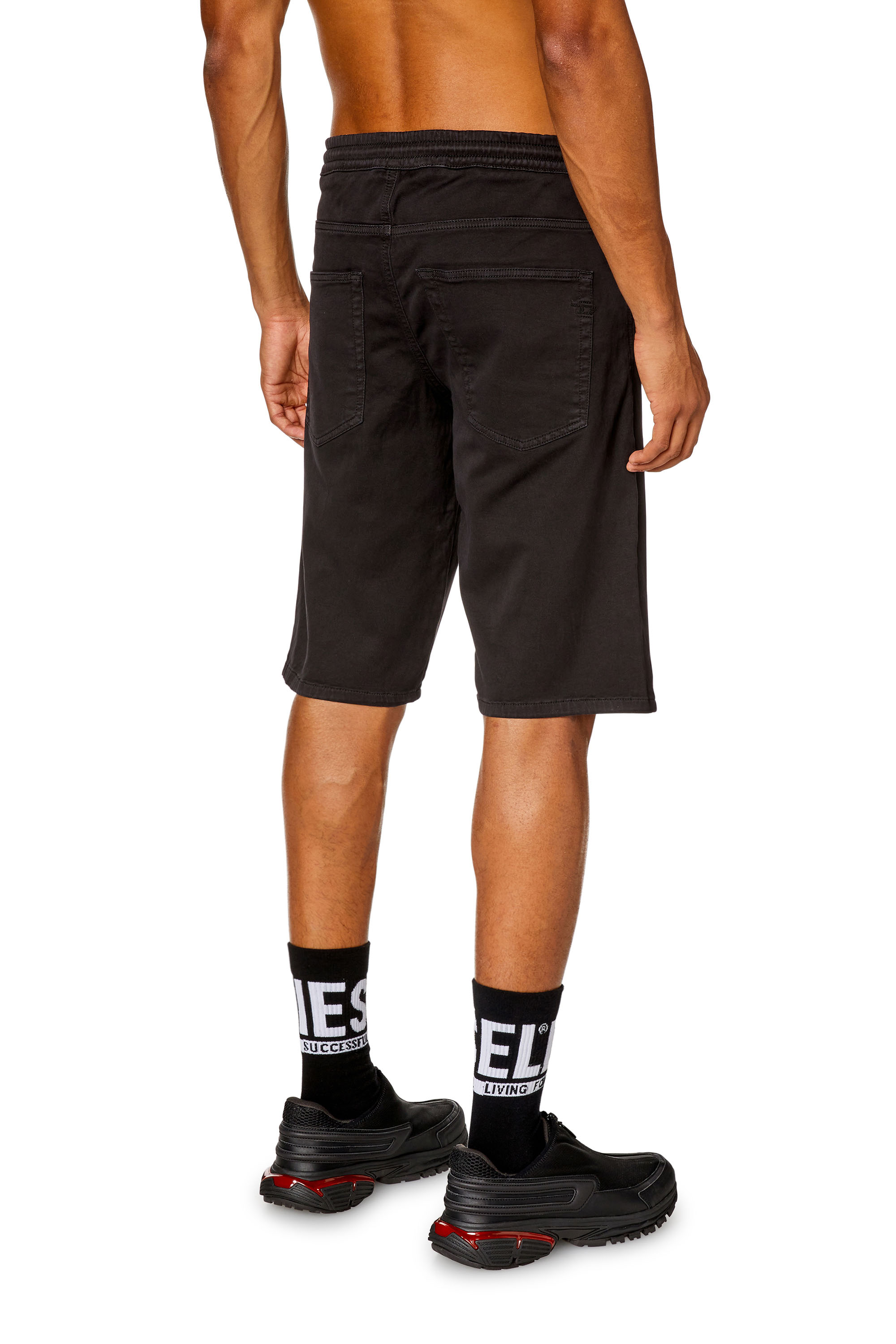 Diesel - 2033 D-KROOLEY-SHORT JOGG, Pantalones cortos chinos en JoggJeans Hombre in Negro - 2