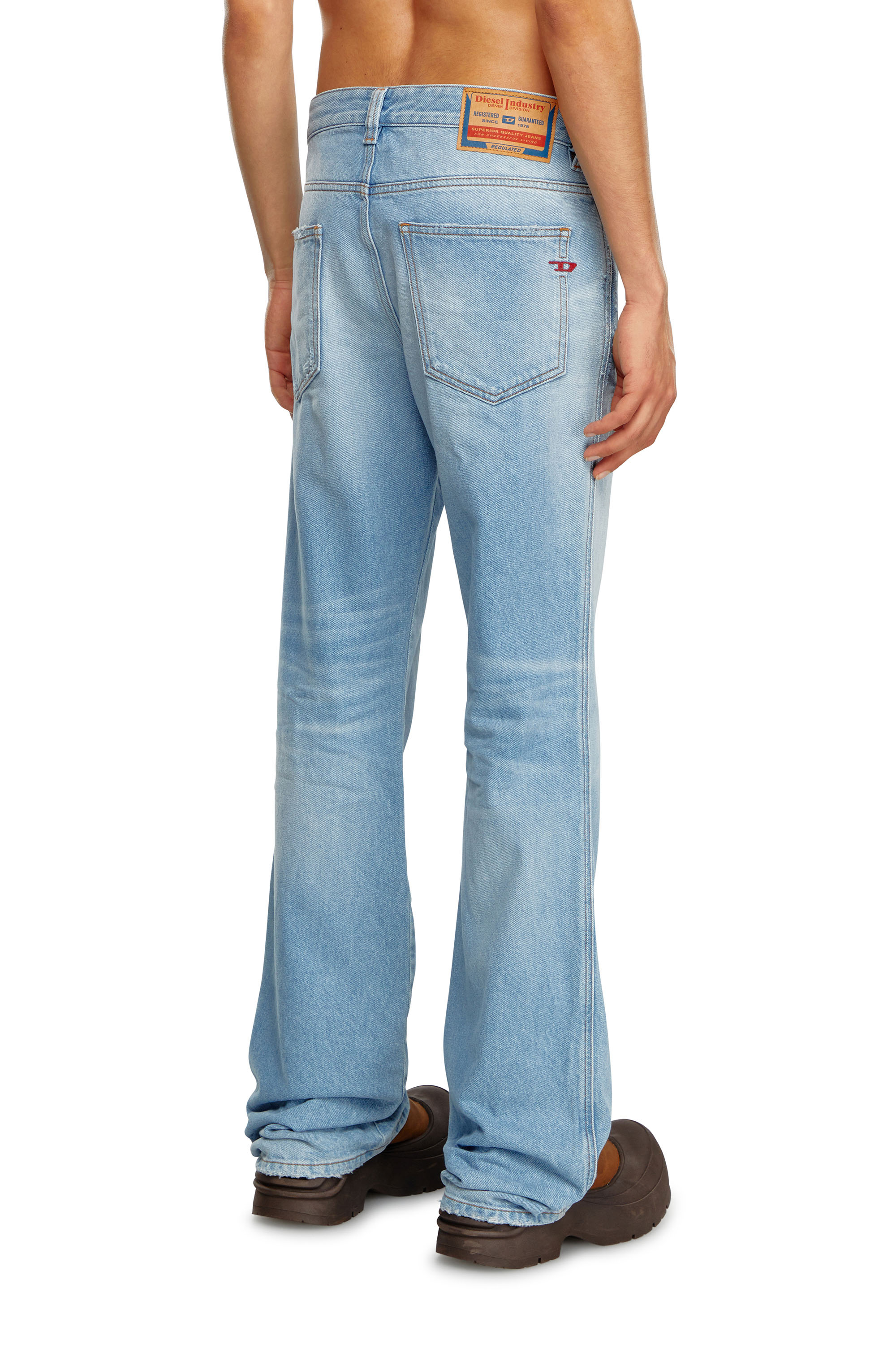 Diesel - Bootcut Jeans 1998 D-Buck 09K34 Hombre, Azul Claro - 4