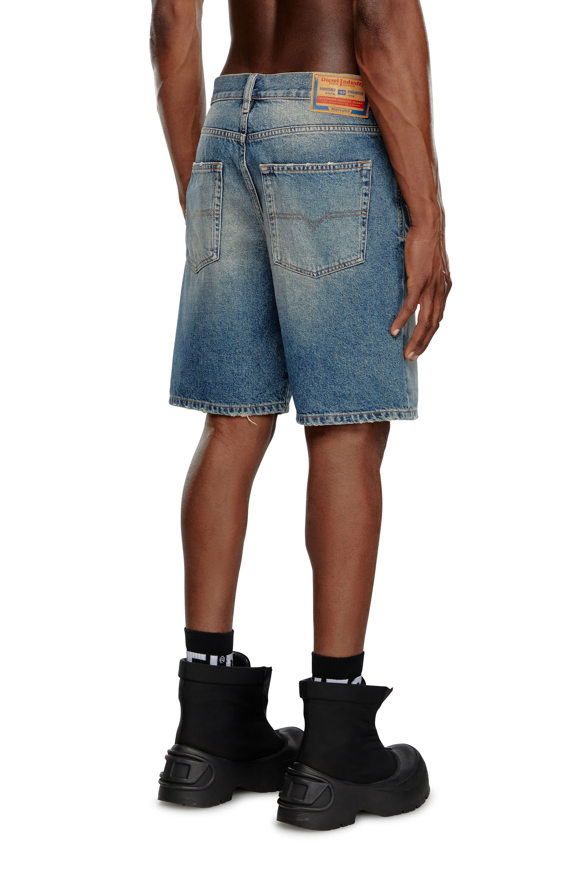 Diesel - REGULAR-SHORT, Pantalones cortos en denim Hombre in Azul marino - 3