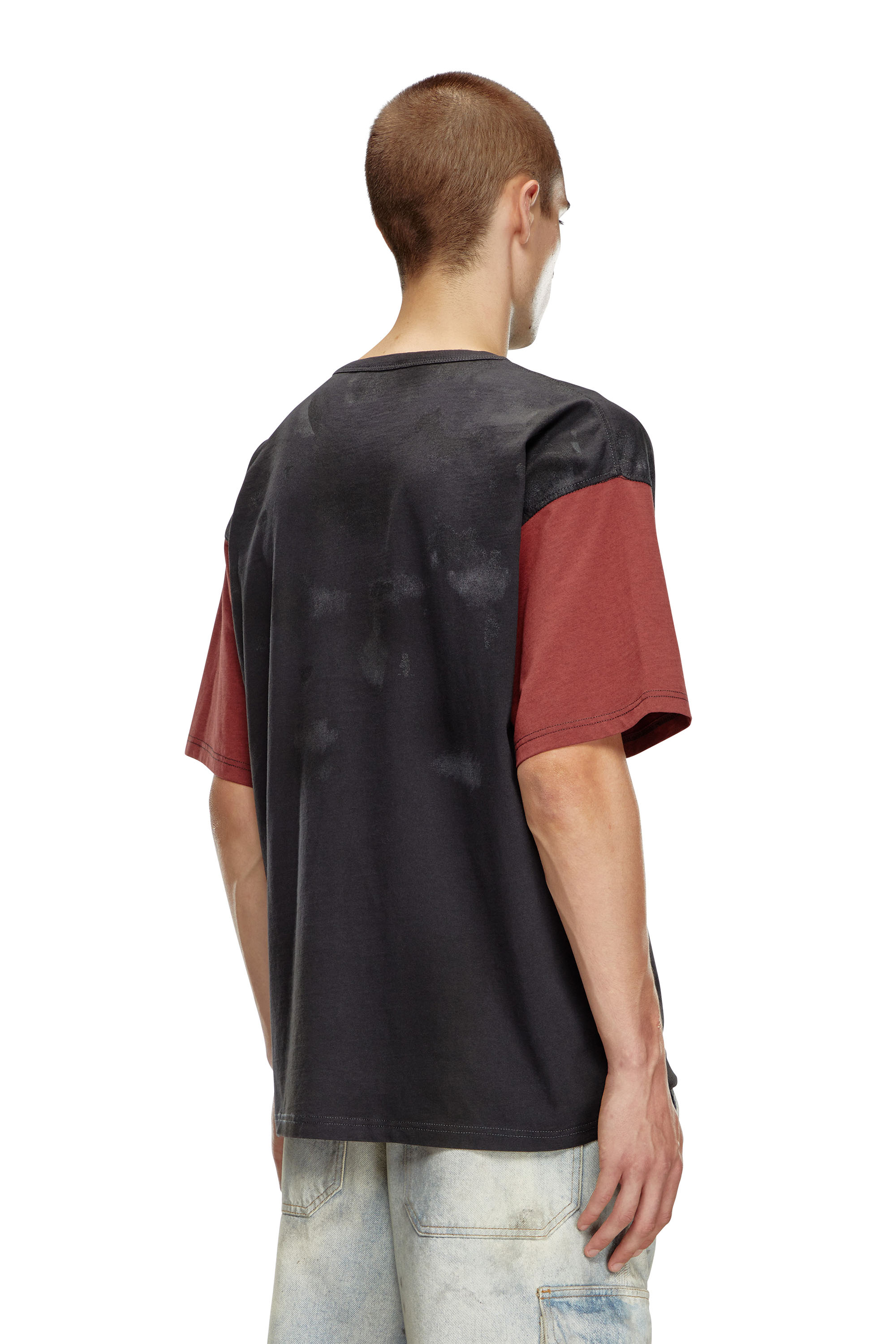 Diesel - T-BOXT-Q4, Man's Colour-block T-shirt with dirty effects in Black/Red - 2