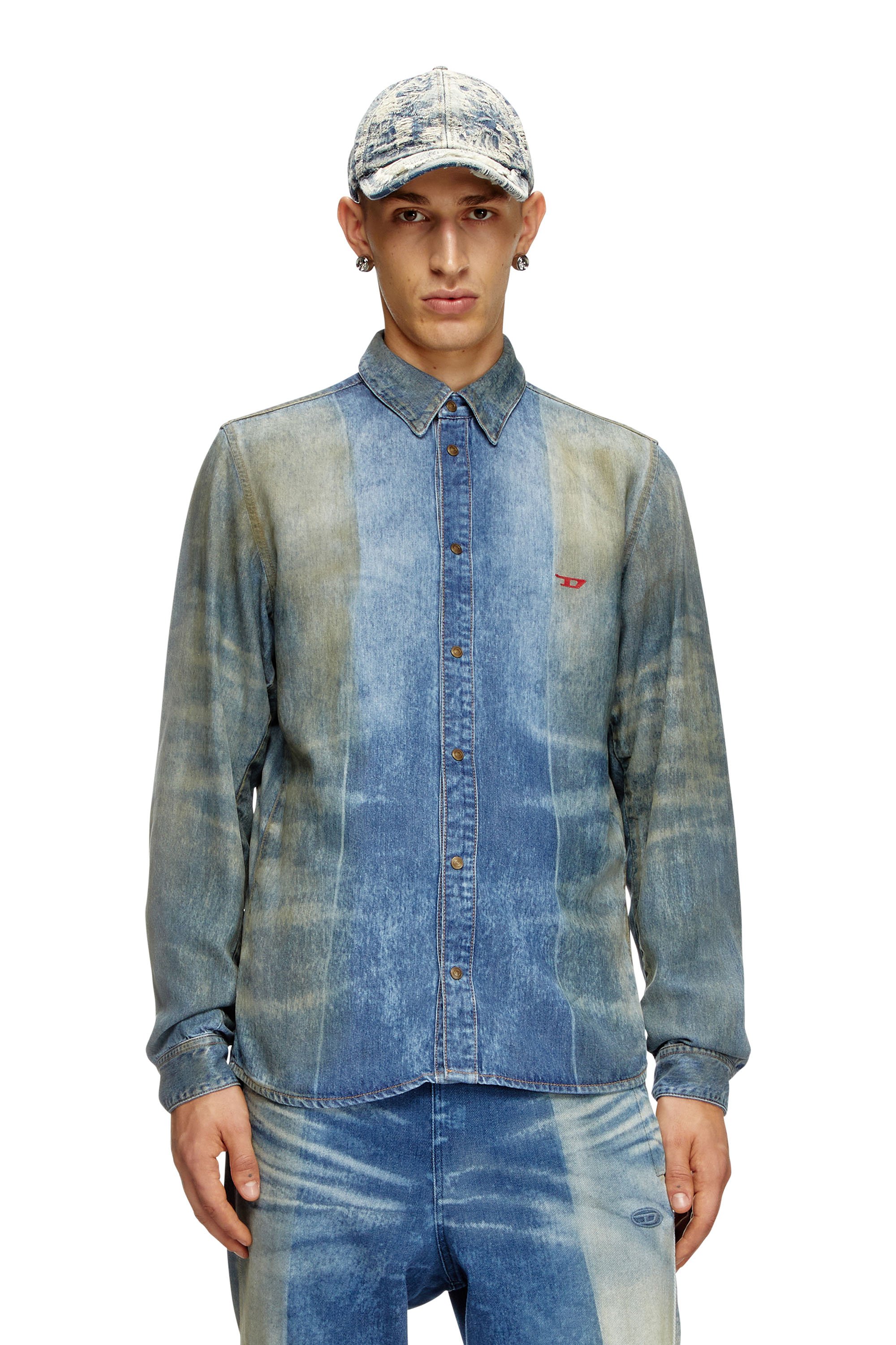 Diesel - D-FITTY-FSF, Camisa de denim con pliegues solarizados Hombre in Azul marino - 1