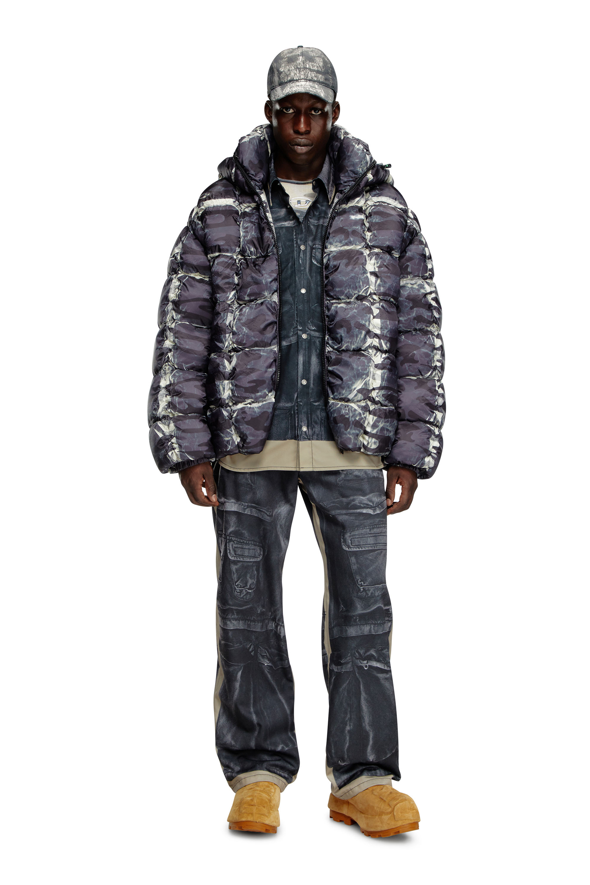 Diesel - W-CLAUS-CAMU, Man's Hooded puffer jacket with camo print in Grey - 2