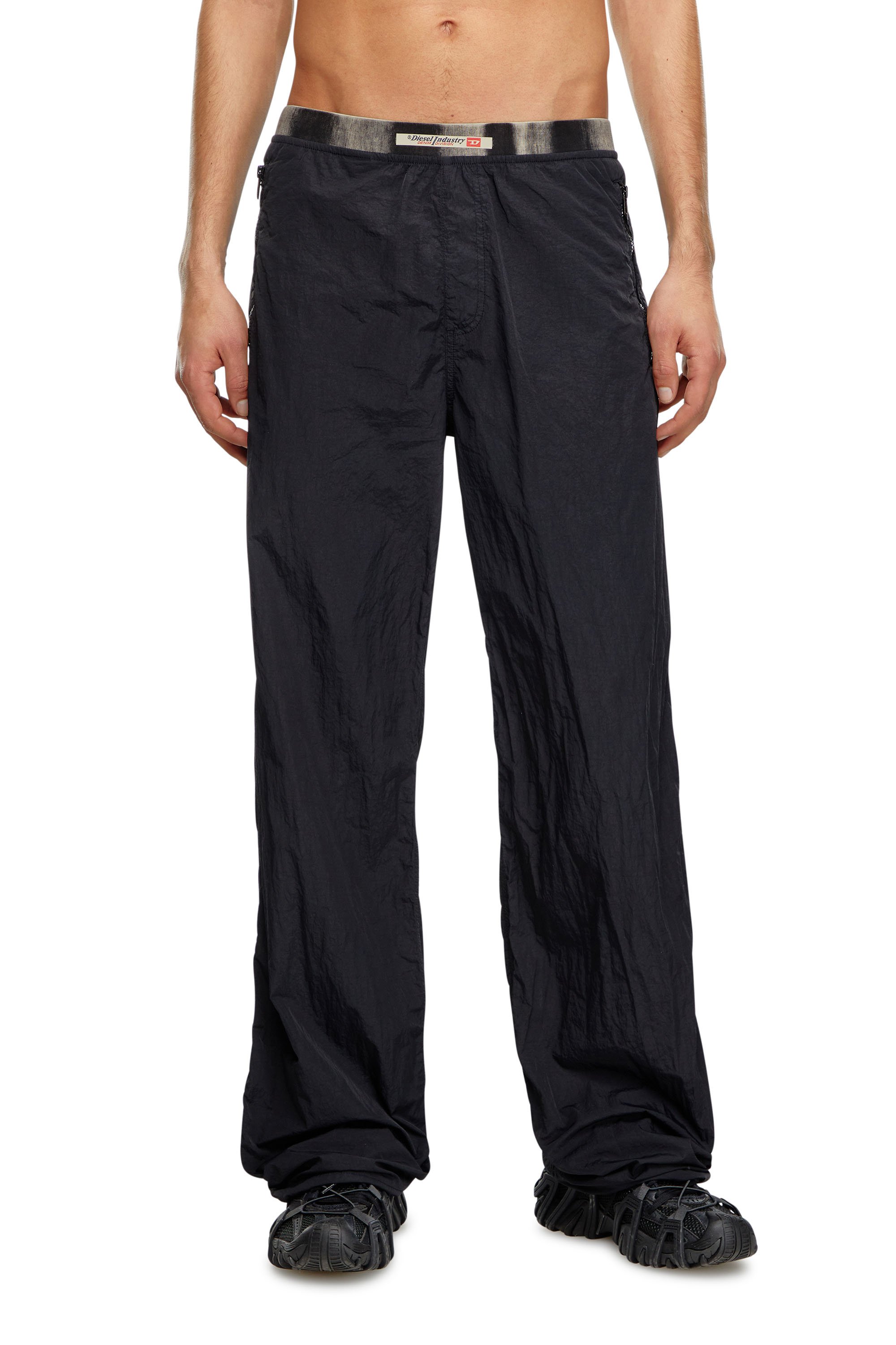 Diesel - P-POST, Pantalones ligeros de nailon arrugado Hombre in Negro - 1