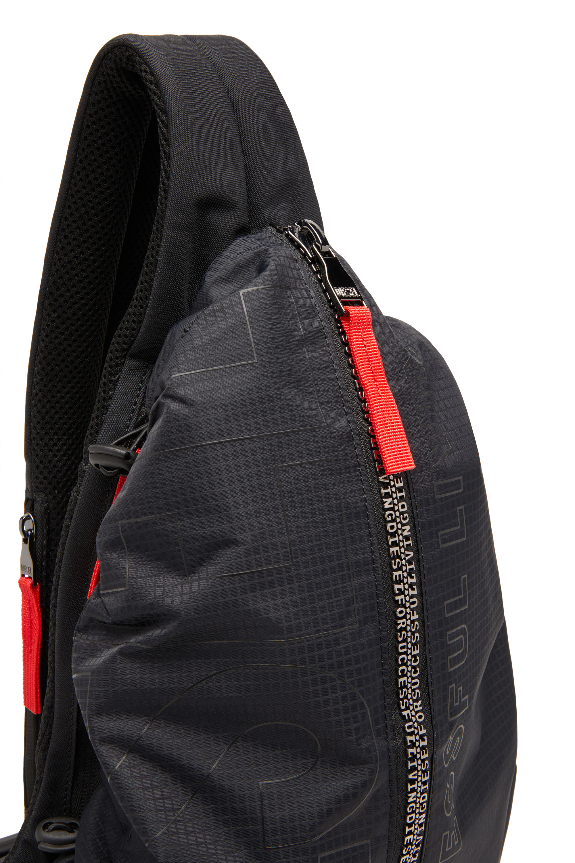 Diesel - ZIP-D SLING BAG X, Zip-D-Mochila de un solo tirante de tejido exterior de jacquard a cuadros Hombre in Negro - 5